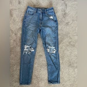 American Eagle ripped mom jean
